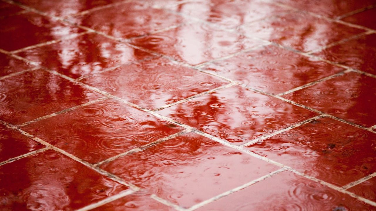 Temps de séchage d’un joint de carrelage extérieur sous la pluie